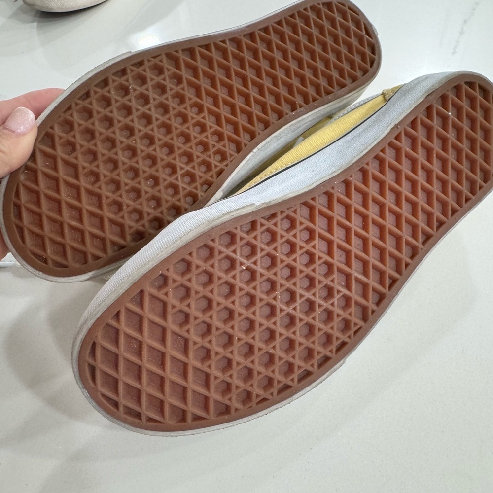 Vans - Picture 3 of 4